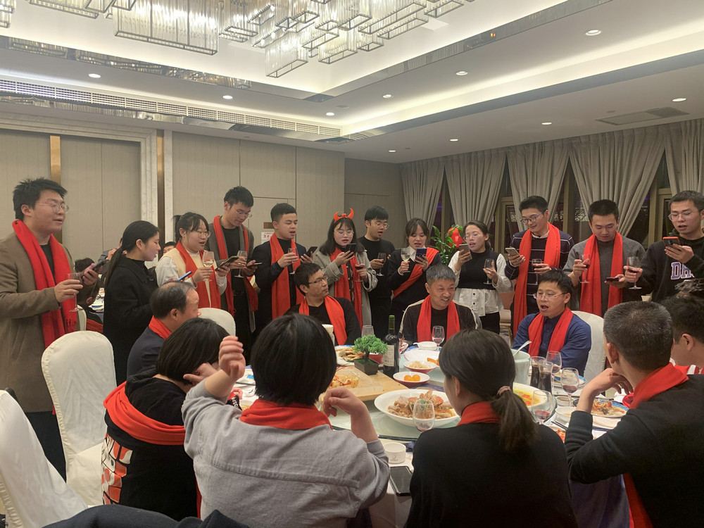 奋斗前行又一年  成人达己庆丰收