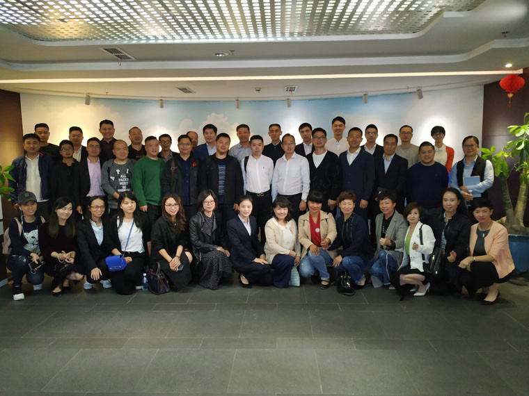 金秋送爽丹桂香    齐聚一堂共争鸣